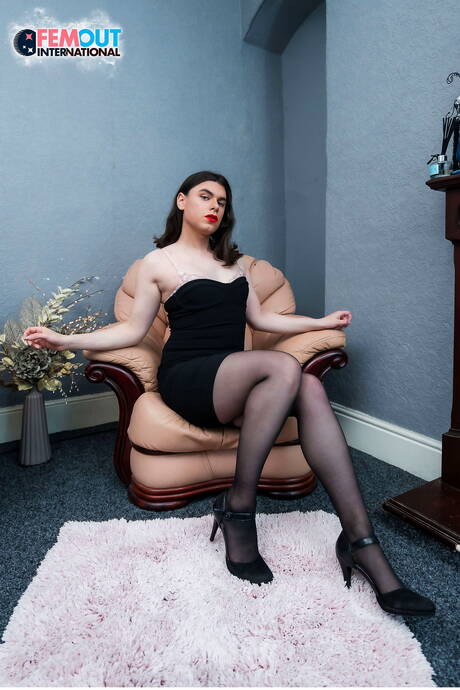 Sexy Sara Pink jack off with toy