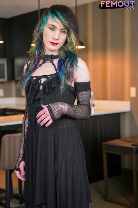 Twink Ashley Scarlett and beautiful boy Mia Flowers fuck ass after sucking