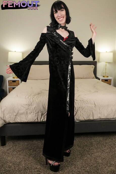 Femout XXX: Twink Gabby Graveyard wichst seinen Schwanz im Bad